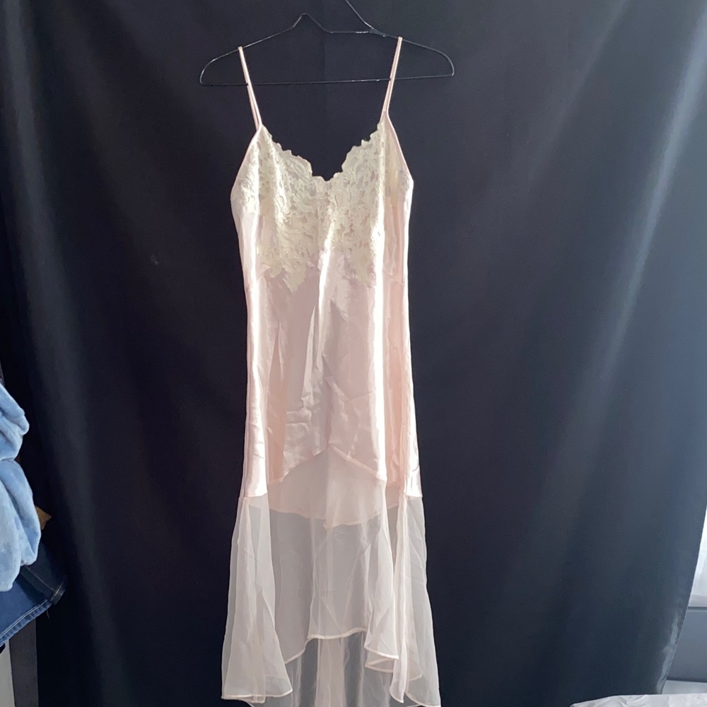 Victoria's Secret Pink Gold Label Soft Blush Pink Satin feel FabricWo Size Small